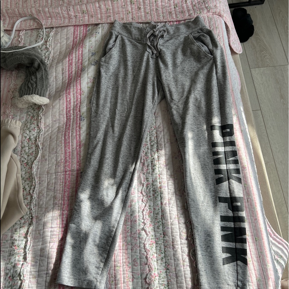 vs pink jogger